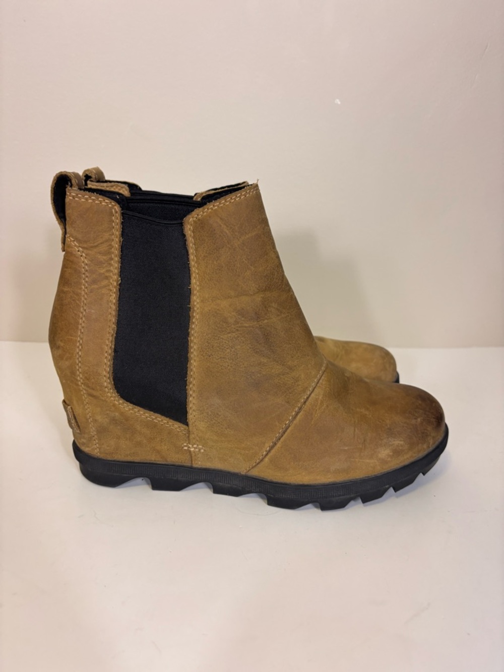 Sorel Tan Leather Wedge Booties with‎ Black Elastic Panels 8